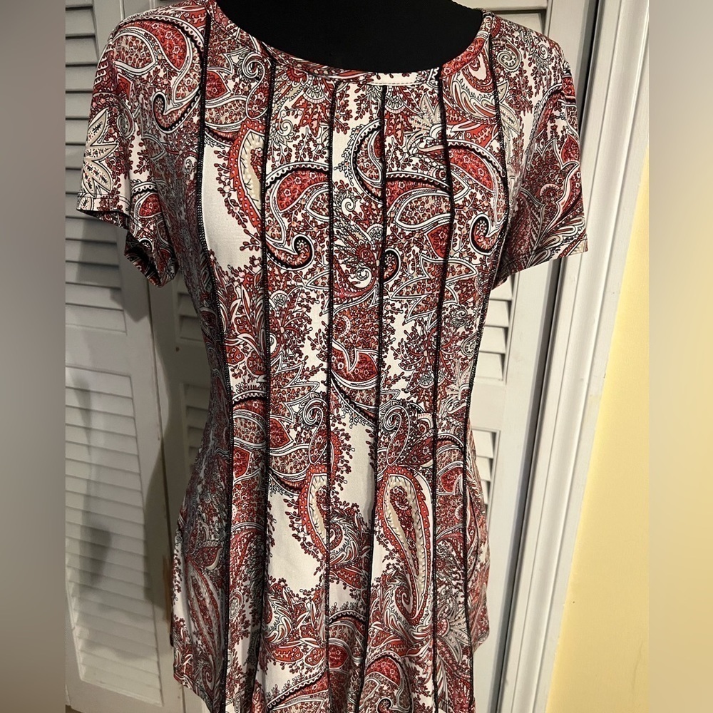 Dress barn paisley print short sleeve blouse size M